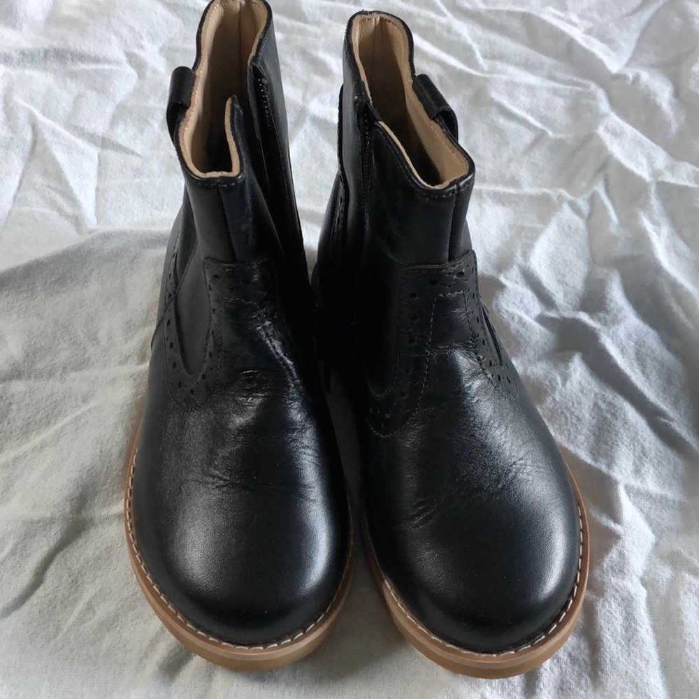 Barely worn ankle boot by Eliphantito